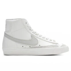 Nike Women's Blazer Mid '77 Vintage - Sail/Light Bone/Sail