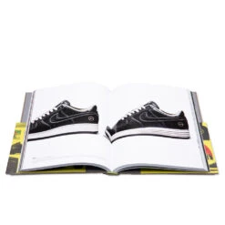 Rizzoli Hiroshi Fujiwara: Fragment 2 4 Rizzoli Hiroshi Fujiwara: Fragment 2 -Fashion Clothing Store Rizzoli Hiroshi Fujiwara Fragment 2 978 0 8478 6871 1 01 10 2021 01 5